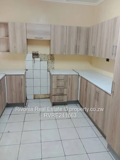Spacious 4-Bed Home on 4065m² in Hatfield — Borehole