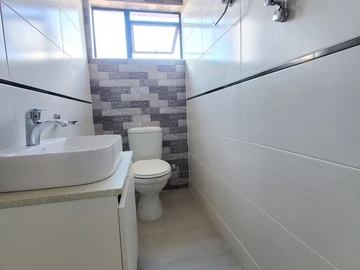 4 Bedroom Flat & Apartment