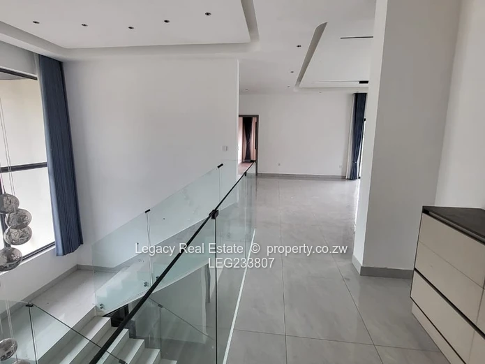 Exclusive High-End 5-Bedroom Residence in Pomona,Modern Luxury Living