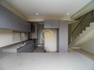 3 Bedroom Flat & Apartment