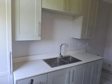 3 Bedroom Flat & Apartment