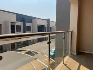 3 Bedroom Flat & Apartment