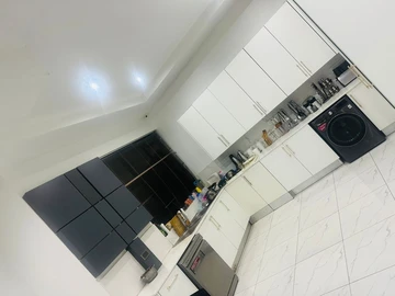 6 Bedroom House