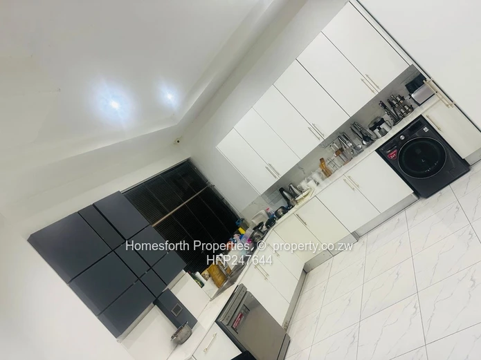 GLETWIN 6 BEDROOMED HOUSE TO RENT   2km from Enterprise rd