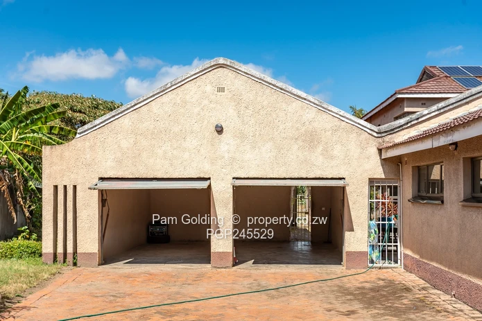 Spacious, Modern Family Home in a Secure Close. (Sole Mandate)