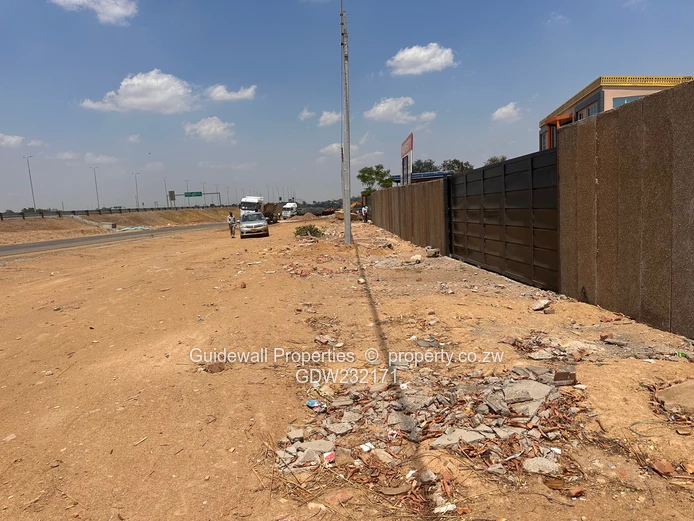 4 Acre commercial stand on the newest Trabablas interchange