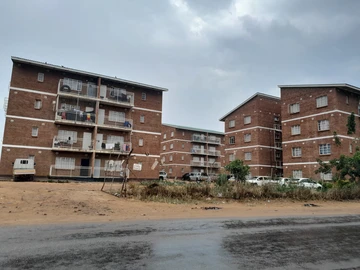 2 Bedroom Flat & Apartment