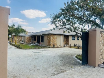 6 Bedroom House