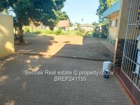 Spacious 4-Bed Home on 1500m² with Flatlet — Northlea