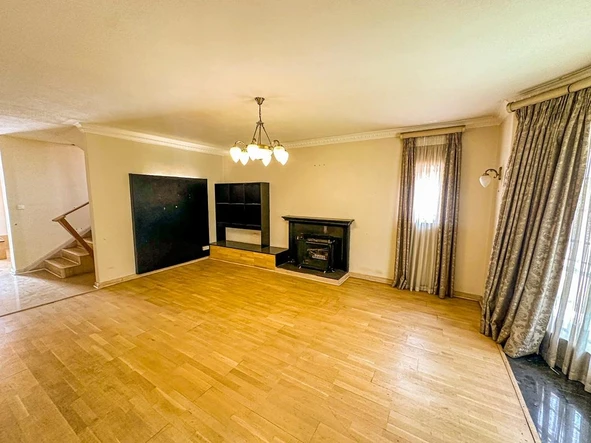 3 Bedroom Flat & Apartment