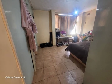 2 Bedroom Flat & Apartment