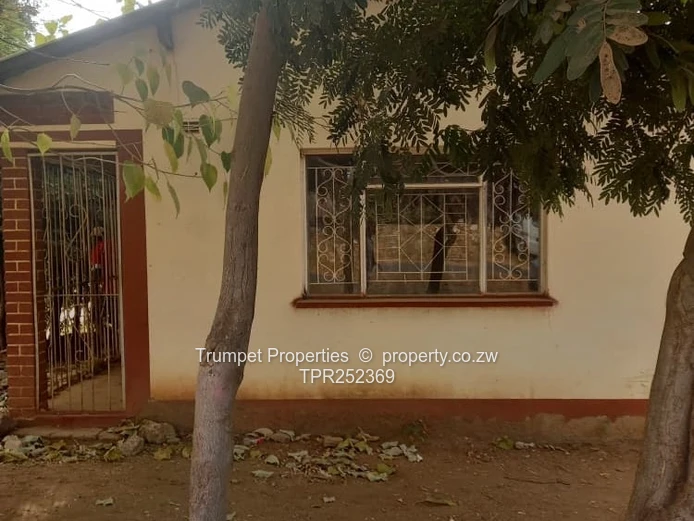 Secure 3-Bed Kariba Home with Gated Verandah (Sole Mandate)