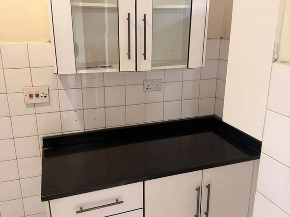 2 Bedroom Flat & Apartment