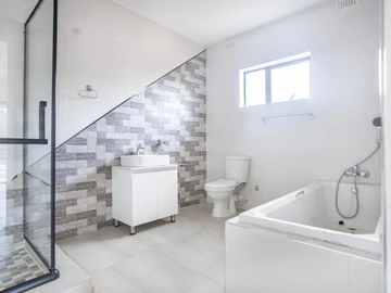4 Bedroom Flat & Apartment