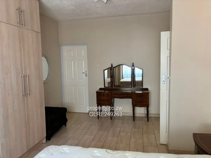 Brick-Faced 3-Bed Flat Bluff Hill - Borehole & Modern Kitchen