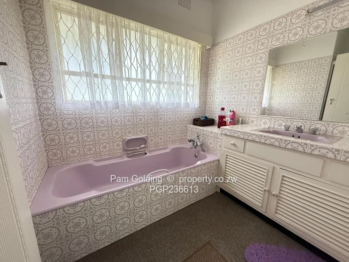 Elegant Well-maintained Family Residence (Sole Mandate)