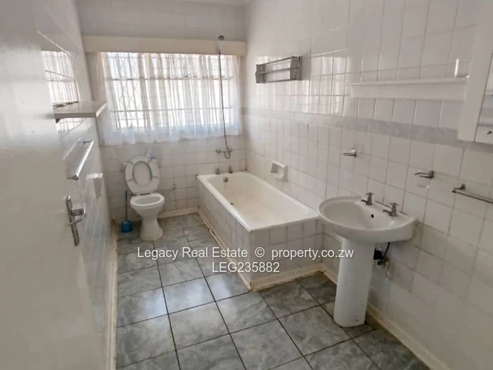 Modern Garden Flat,with Solar,Borehole and Electric Fence