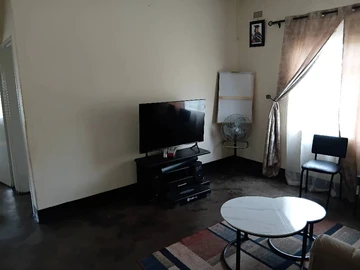 2 Bedroom Flat & Apartment