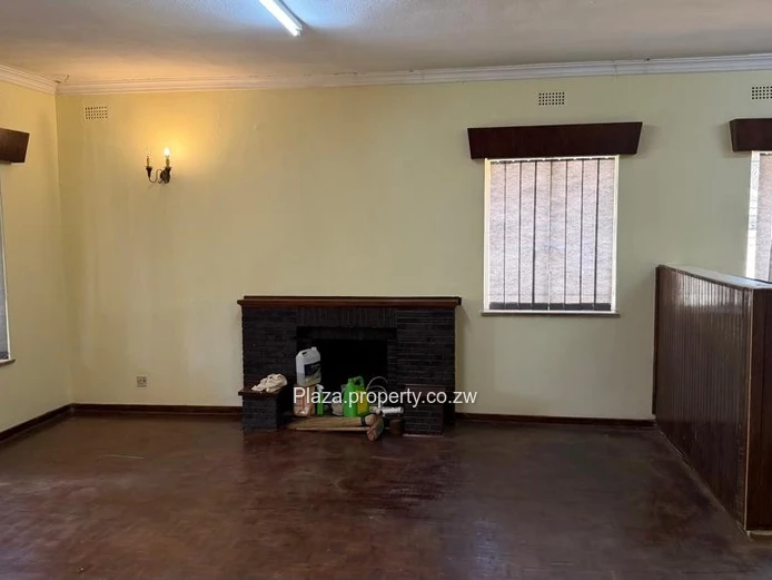 Hillside 4-Bed Home on 1,237 m²  (Sole Mandate)