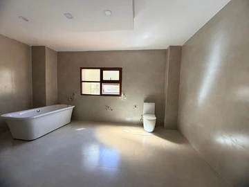 6 Bedroom House