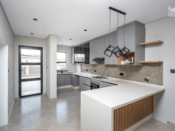 3 Bedroom Flat & Apartment
