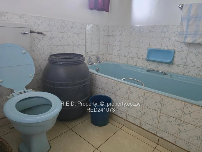 Generous Living, Beautiful Garden, Endless Possibilities In Famona!