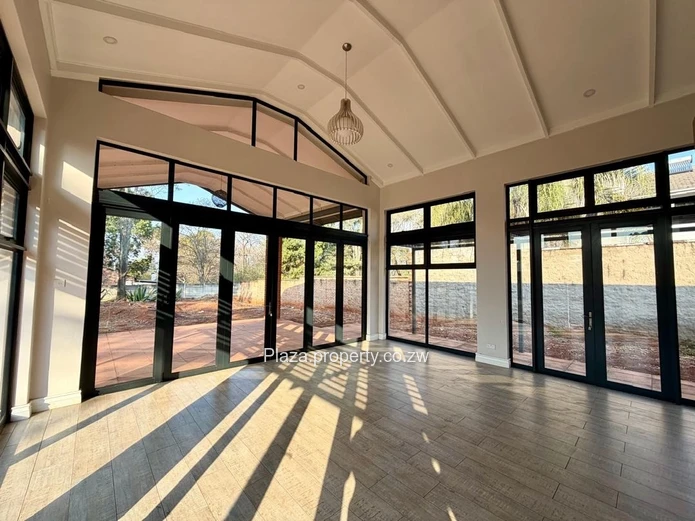 Space, Privacy & Security - Exclusive Helensvale Townhouse