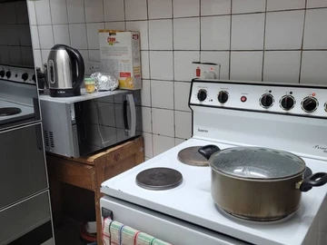 2 Bedroom Flat & Apartment