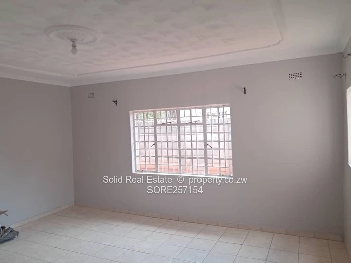 Tiled 3-Bed Townhouse Westgate - En Suite & Water Tank