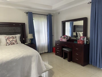 6 Bedroom House