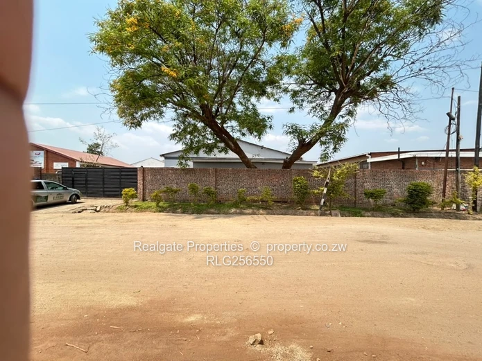  Prime Commercial Warehouse For Sale | Thorngrove, Bulawayo