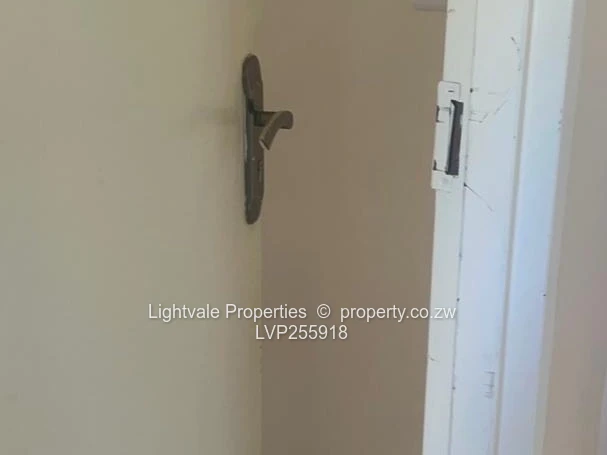 4-Bed Walled Home in Manyame Park — Verandah & En-Suite (Sole Mandate)