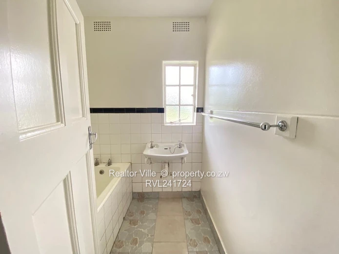 Secure Gated Eastlea Lodge with Spacious Garden & Borehole