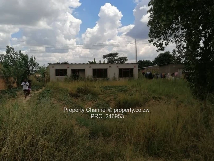 Short-term 3-Bed Cottage in Waterfalls - Large Plot