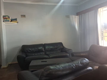 2 Bedroom Flat & Apartment