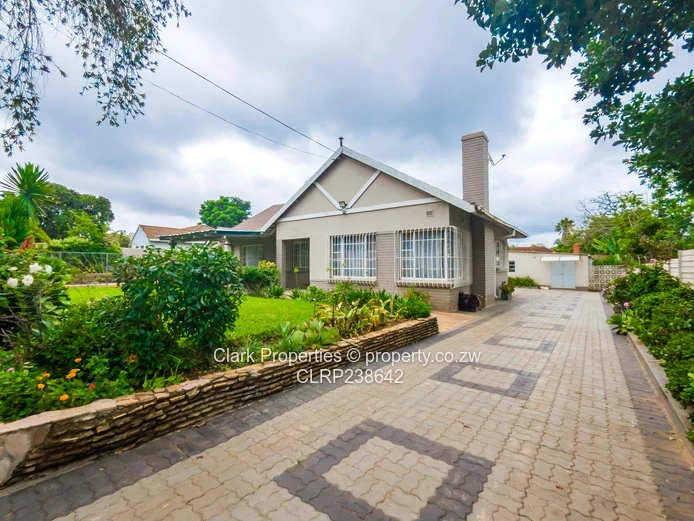 A Family Home That’s Ready When You Are! (Sole Mandate)