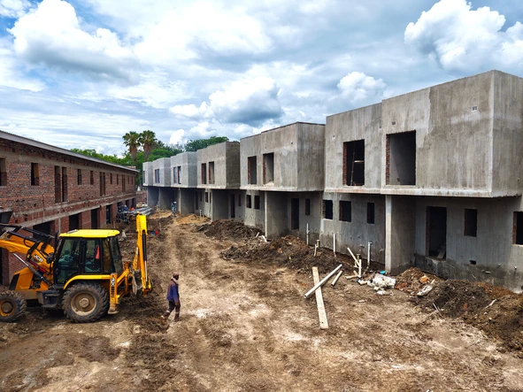 2 Bedroom Flat & Apartment