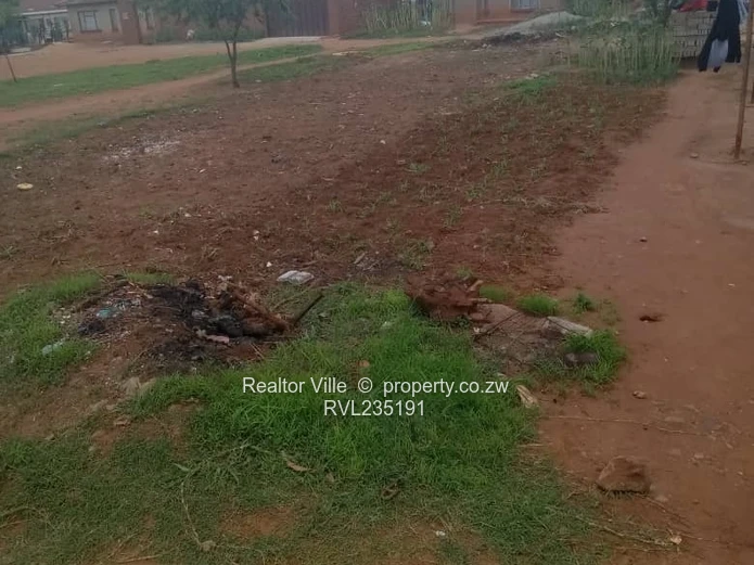 300m² Stand in Granary Park — Tarred Roads & Water