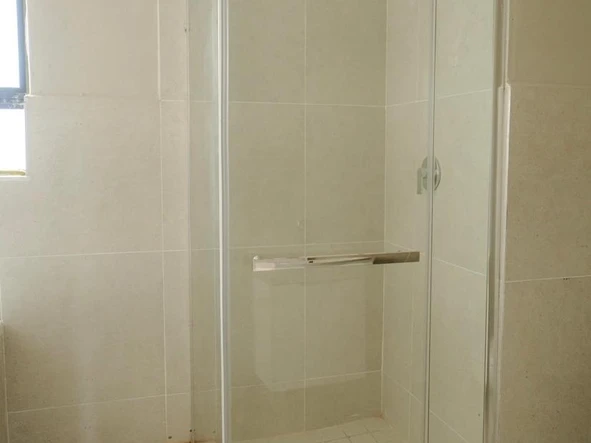 2 Bedroom Flat & Apartment