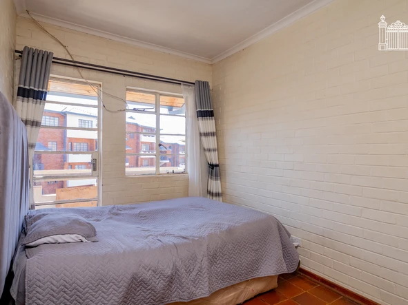 2 Bedroom Flat & Apartment