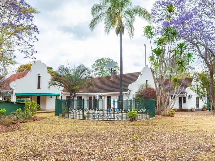 A Substantial Four-Bedroom Family Home with Pool on 4,047 sqm – Bowood Road, Mount Pleasant