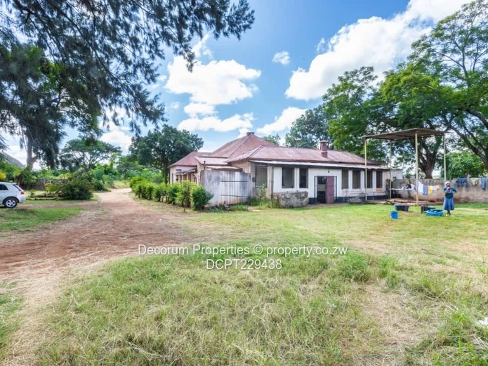 **Prime Lodge Opportunity in Beatrice– 2.8h of Potential!**