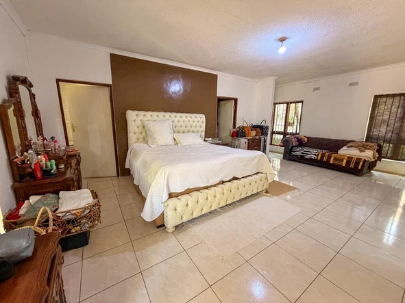 6 Bedroom House