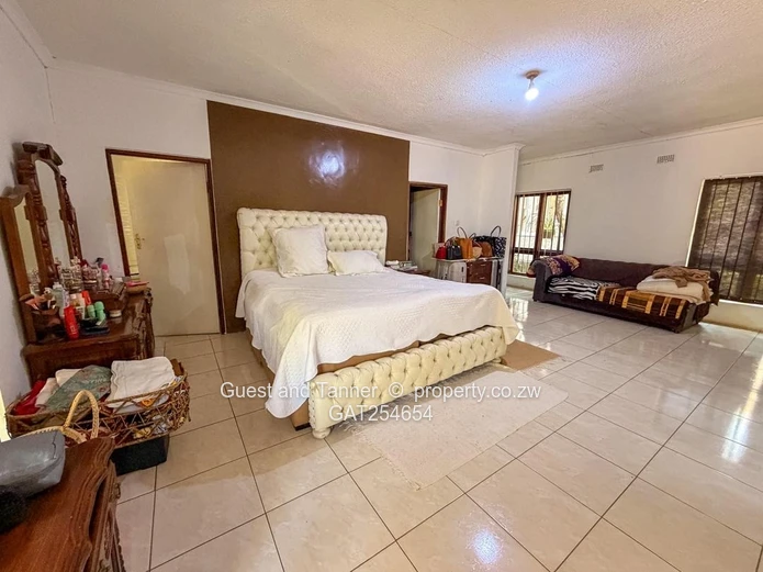 6-Bedroom Home in Borrowdale Brooke For sale 