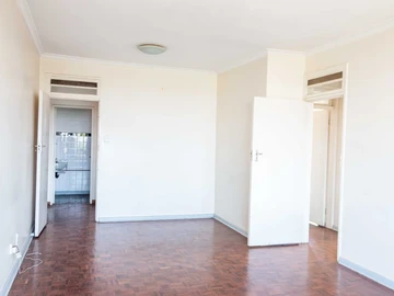 2 Bedroom Flat & Apartment