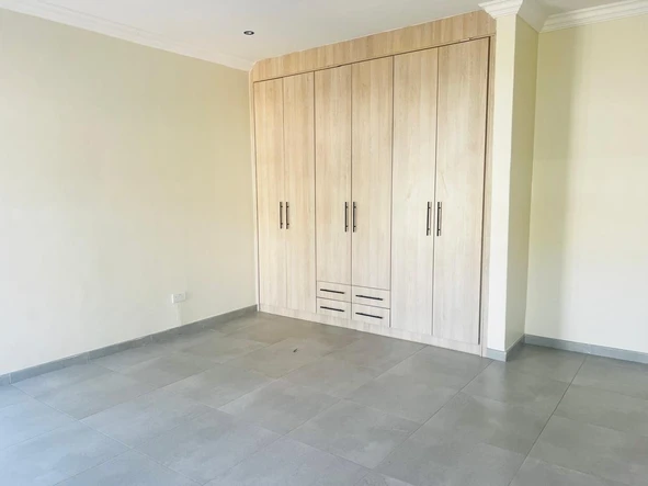 3 Bedroom Flat & Apartment