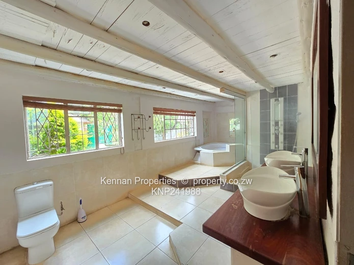 BEAUTIFUL FAMILY HOME ON 4021 square metres	