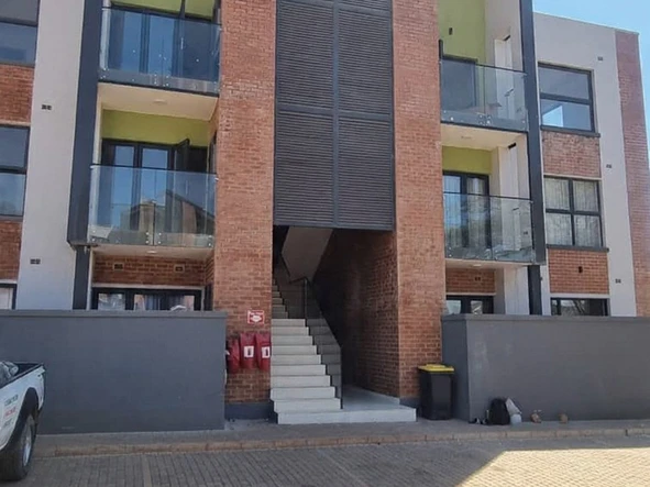 2 Bedroom Flat & Apartment