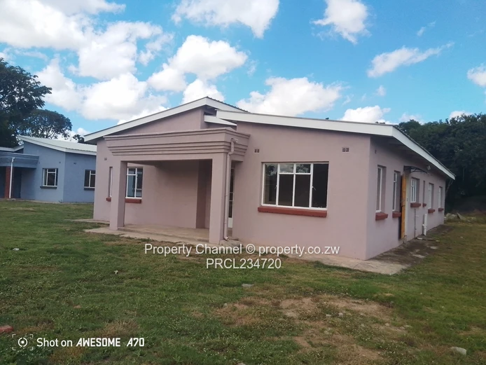 Spacious 4- Bed Cluster Home In Waterfalls, Harare