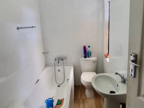 3 Bedroom Flat & Apartment